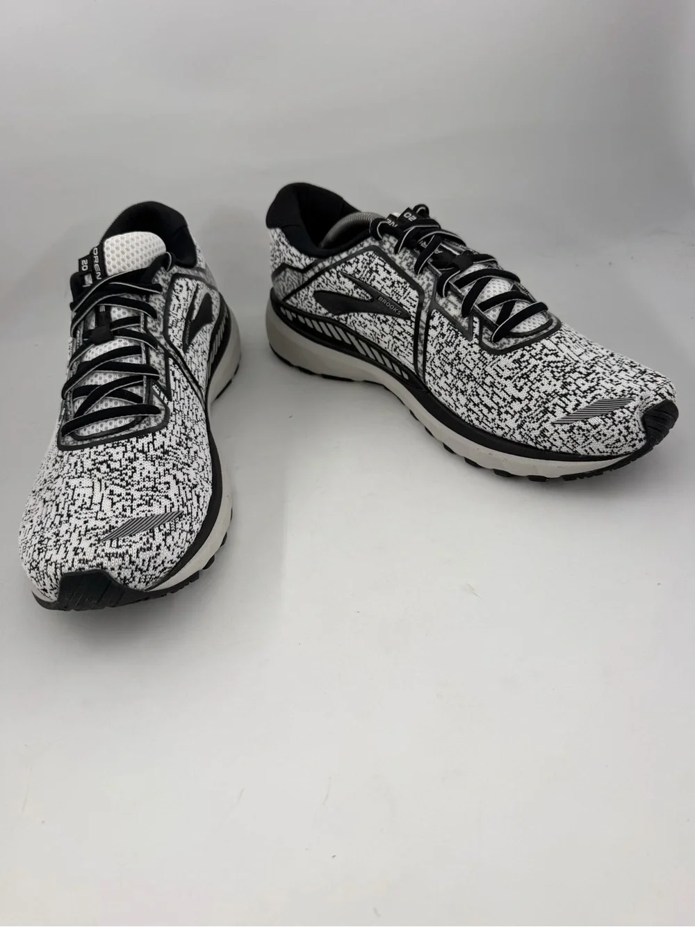 NEW! Brooks Men’s Moab 3 Vent Low - SZ 12- Black White Running Shoes Sneakers